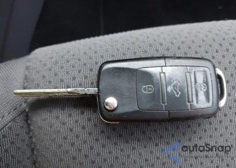 2009 Volkswagen Rabbit S z USA, uszkodzony, nr VIN WVWDA71K09W065819